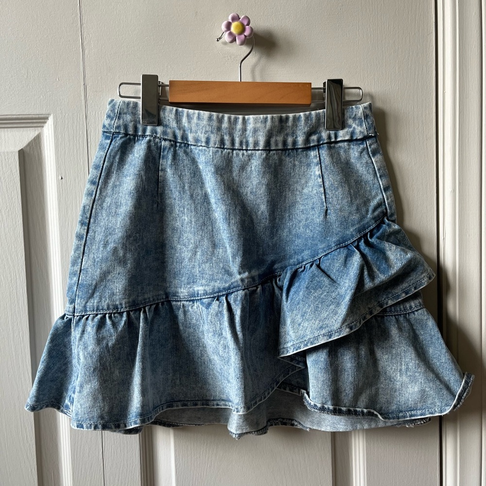 Frilly denim skirt:
